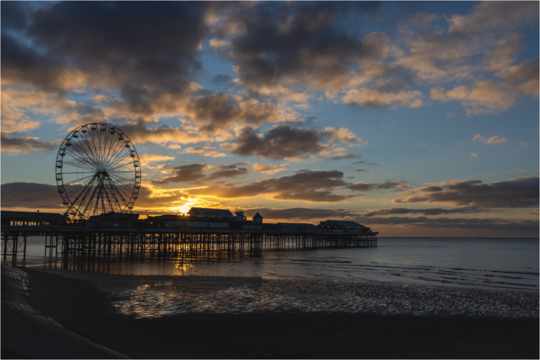 Main image Golden Hour Pier