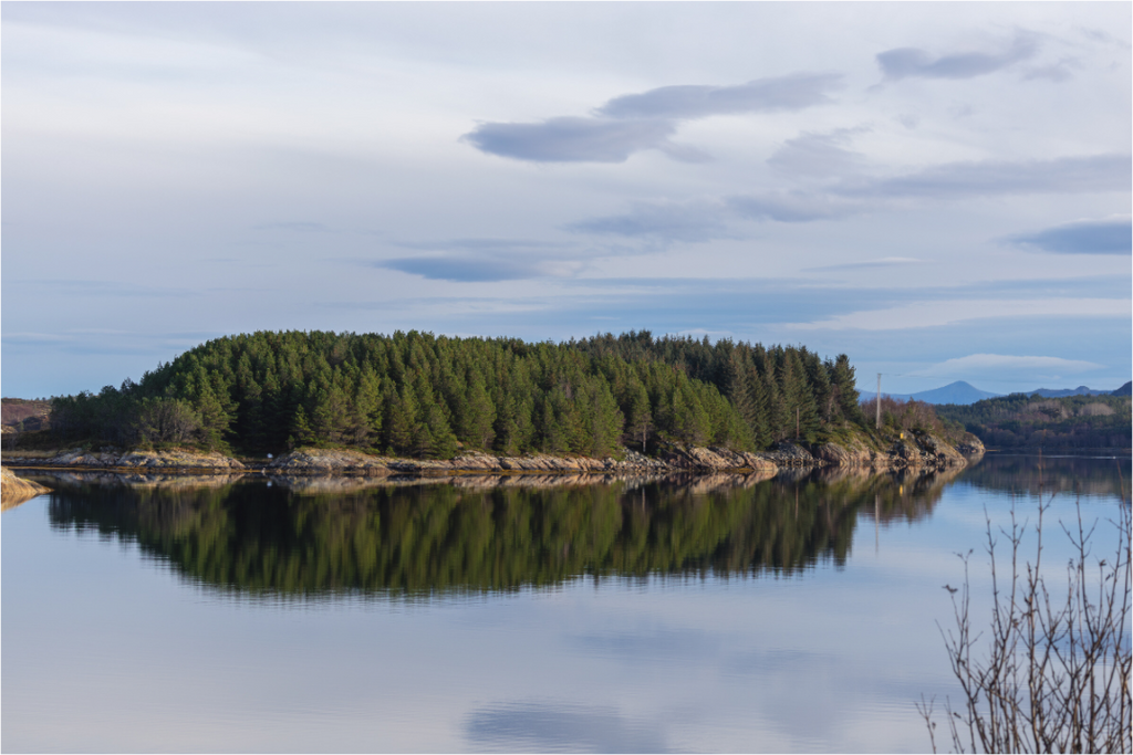 Main image Mirror Island